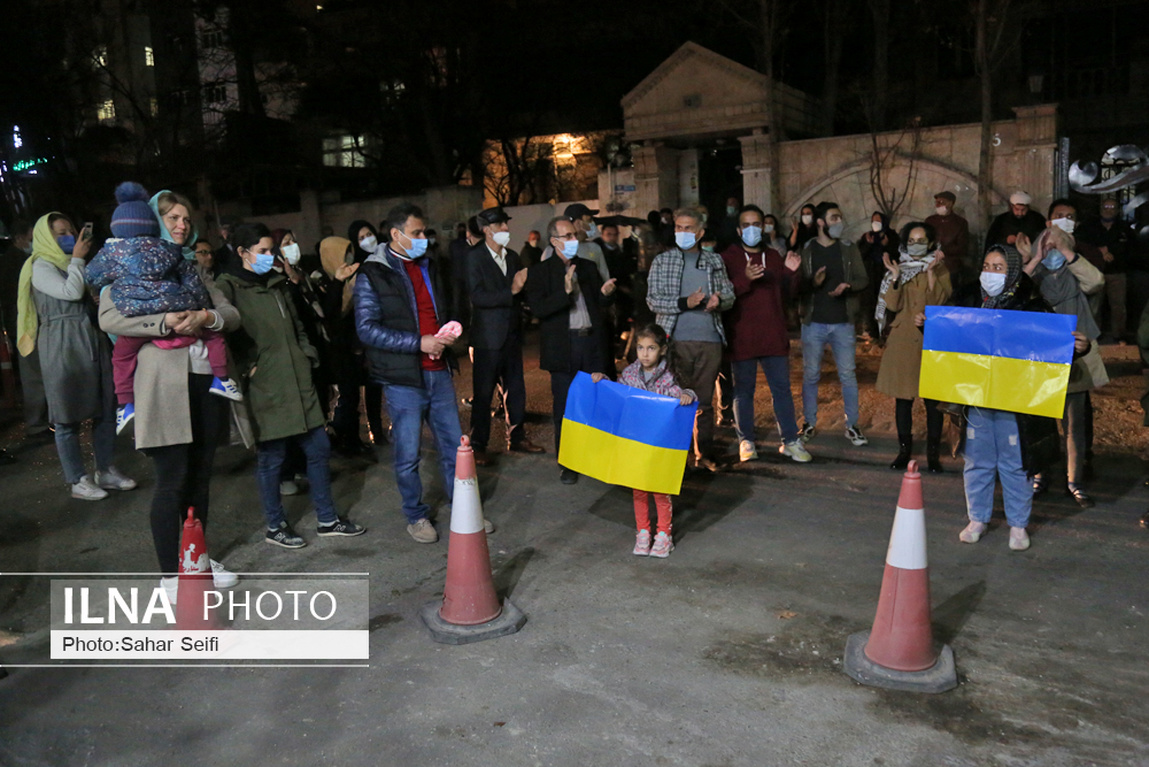 تجمع جمعی از شهروندان تهرانی در حمایت از مردم اوکراین+تصاویر