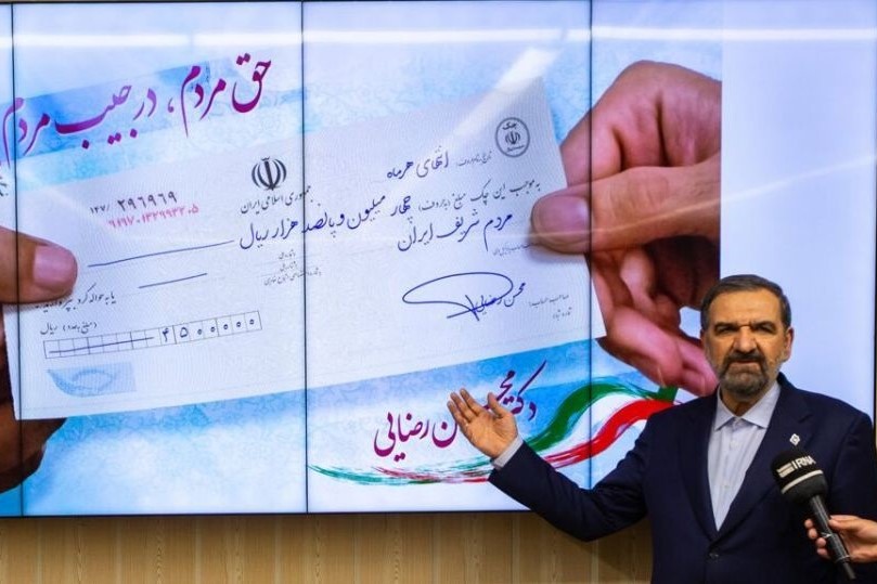 محسن رضایی از چک یارانه ۴۵۰ هزار تومانی رونمایی کرد