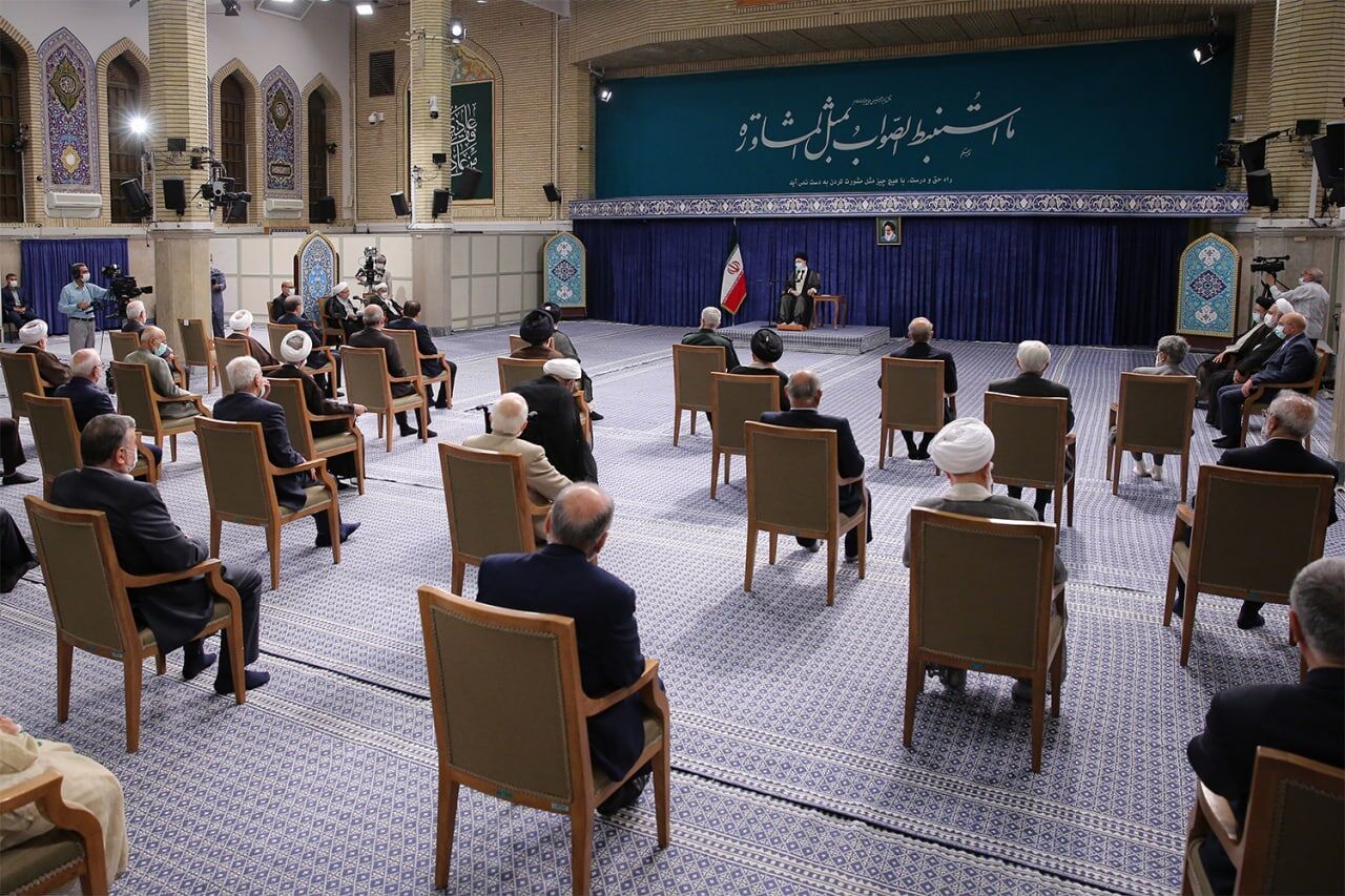 با کسانی که هیجان زده به خیابان‌ آمدند کار فرهنگی انجام گیرد/تا جای ممکن فضا نباید امنیتی شود