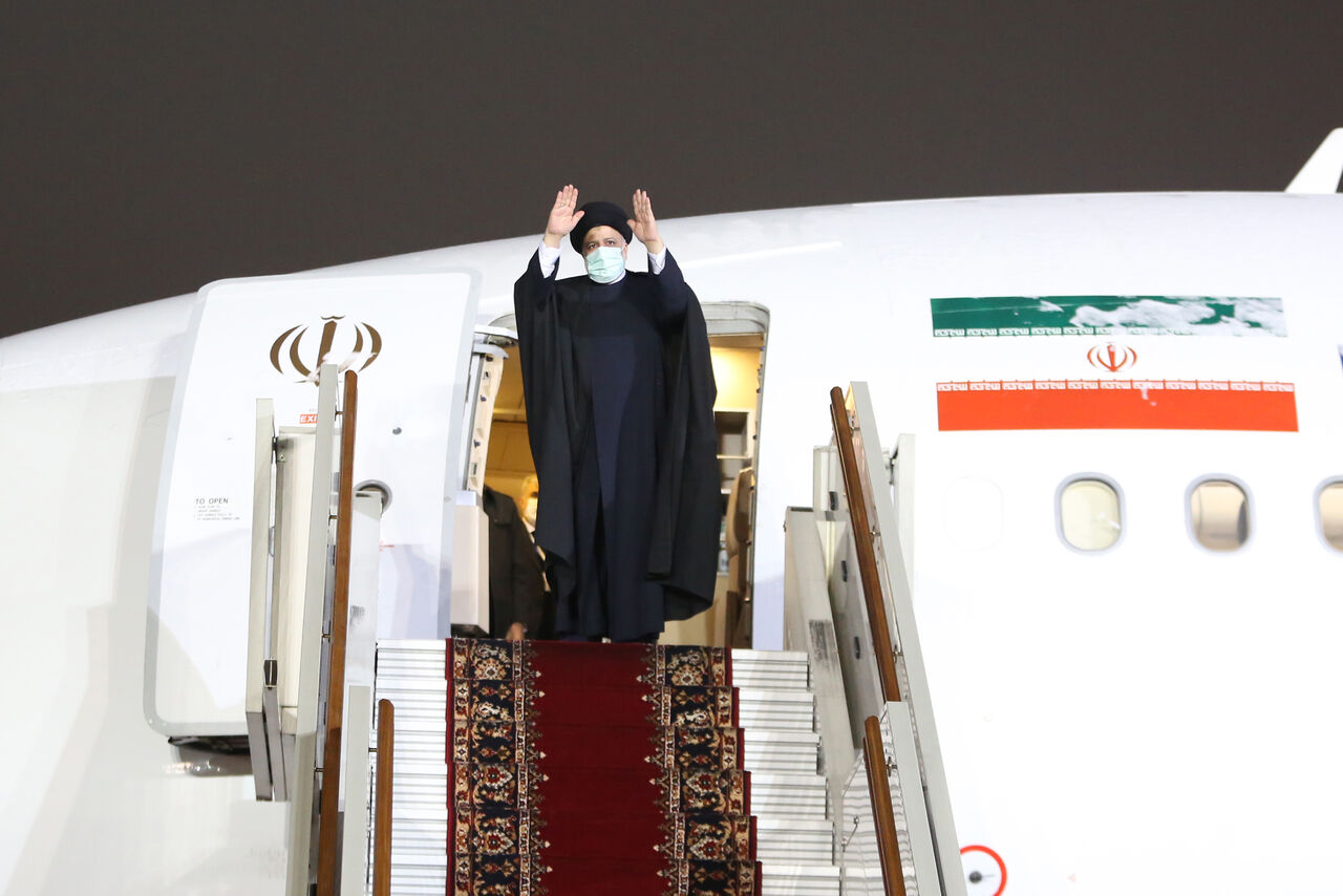 رئیسی مسقط را به مقصد تهران ترک کرد