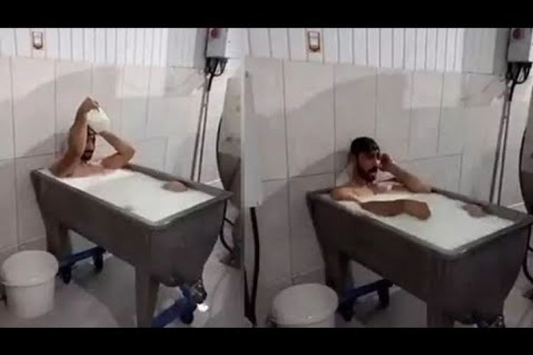 حمام کردن کارگر شرکت لبنیاتی در وان شیر!+فیلم