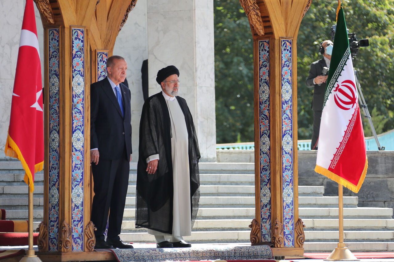 «اردوغان» مورد استقبال رسمی آیت‌الله رئیسی قرار گرفت