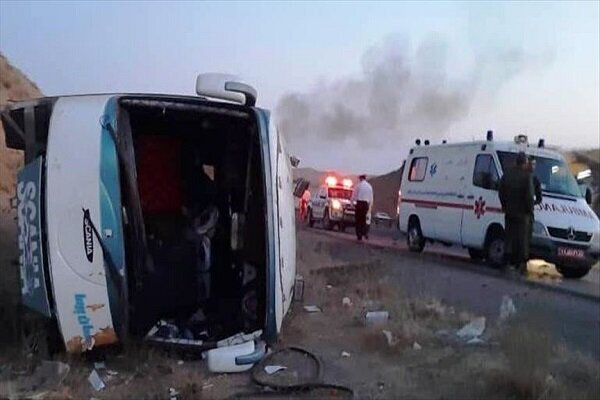 واژگونی خودروی کارمندان سفارت پاکستان در جاده کرمان