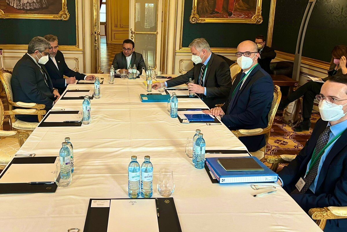 دیدار مذاکره کننده ارشد ایران با تروئیکا و انریکه مورا
