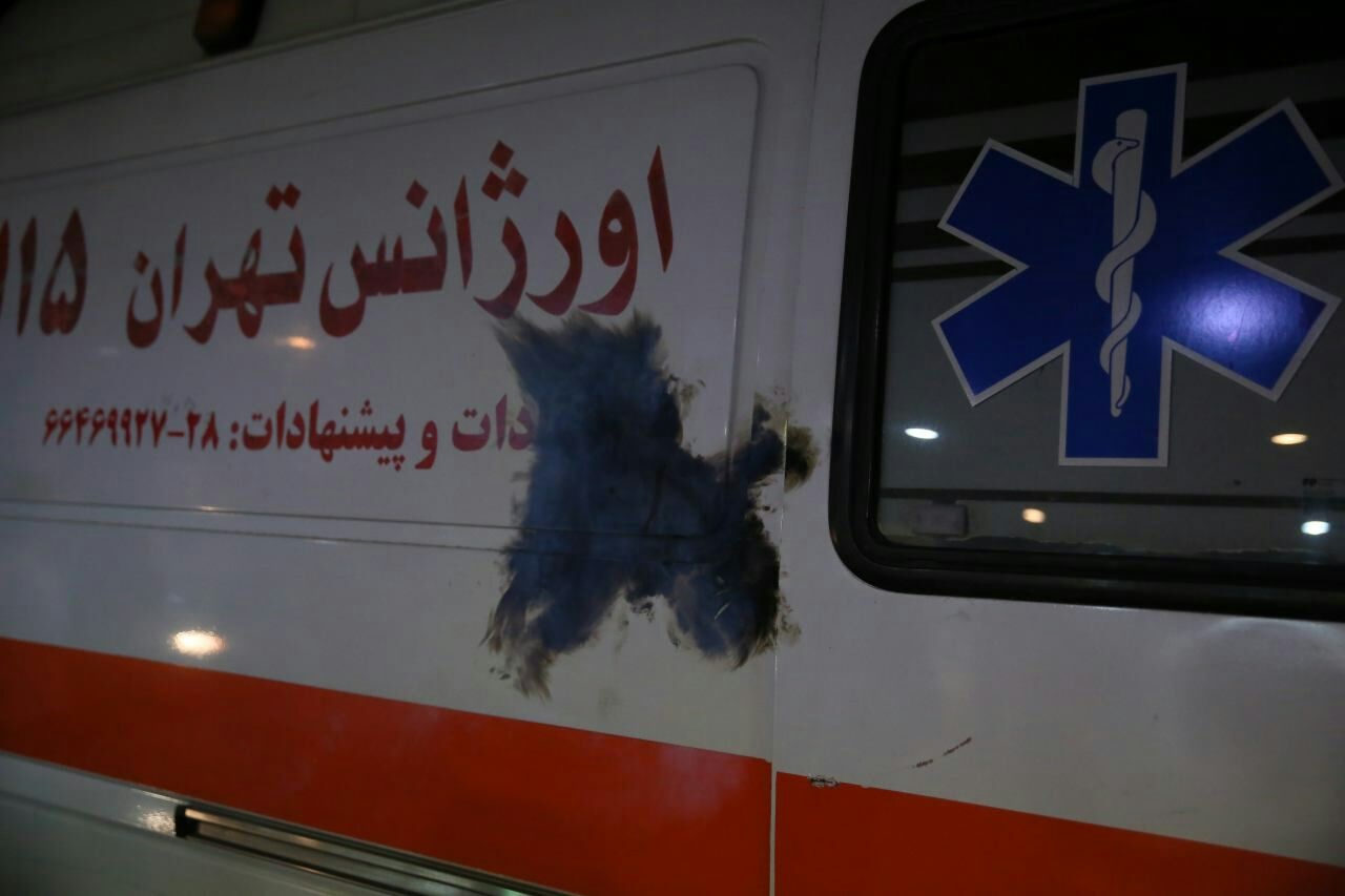 حمله به ۳ آمبولانس اورژانس/یک آمبولانس از رده خارج شد