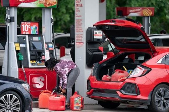 خرید وحشت زده و کمبود بنزین در آمریکا