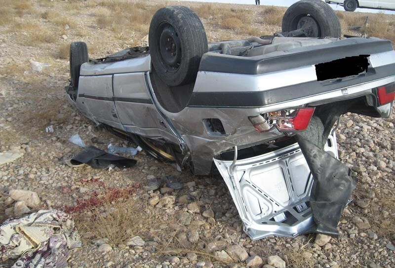 ۶ مصدوم حادثه واژگونی خودرو در جاده جهرم - شیراز متواری شدند