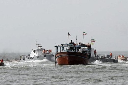 توقیف شناور حامل سوخت قاچاق در خلیج فارس توسط نیروی دریایی سپاه 