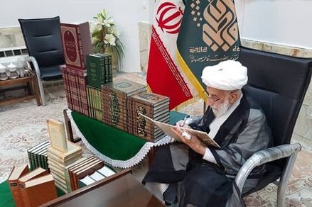 آیت الله جنتی بخشی از کتابخانه خود را اهدا کرد