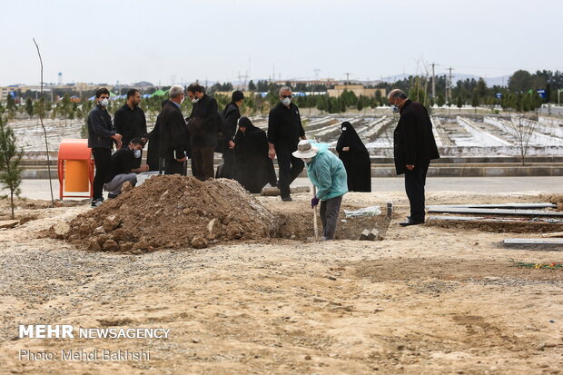 دفن بیماران کرونایی در قطعه ۴۲ بهشت معصومه(س) قم رایگان است