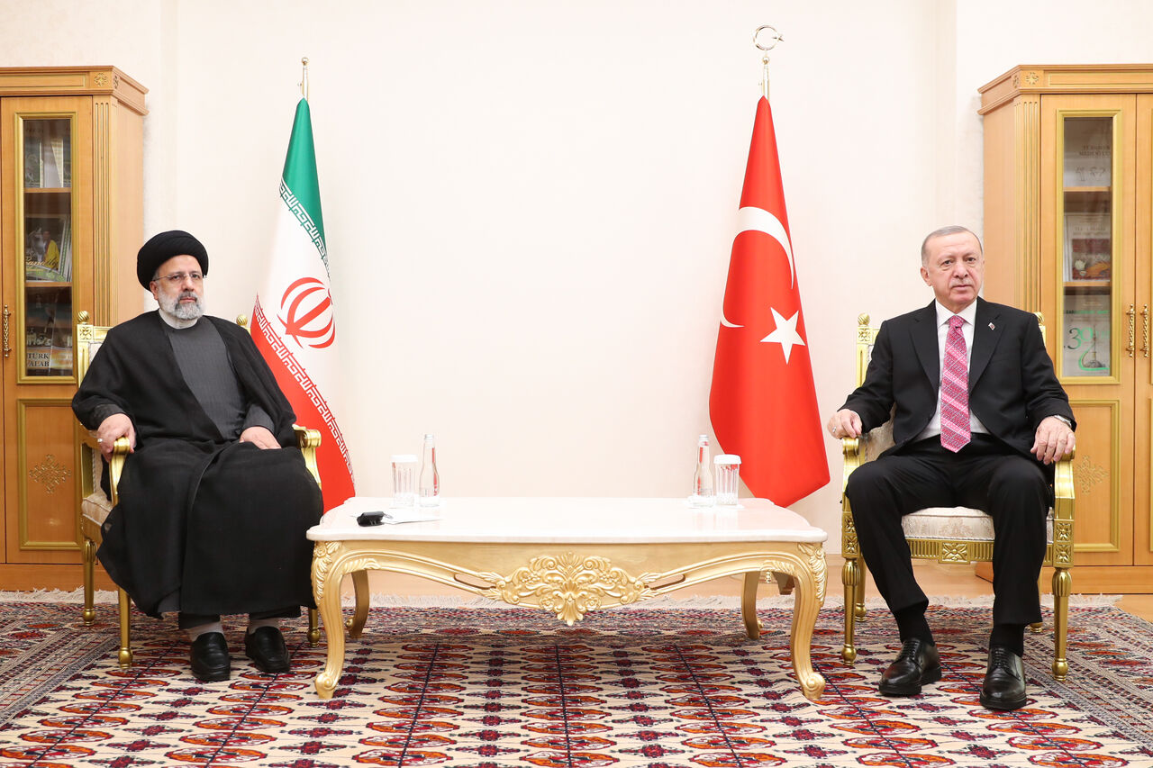 مذاکرات فشرده اردوغان و رئیسی پشت درهای بسته