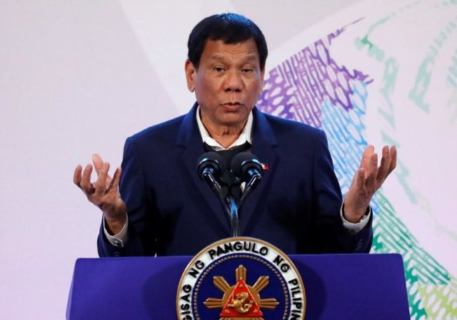 رئیس جمهوری فلیپین: به واکسن‌گریزها، در خواب واکسن کرونا می‌زنیم