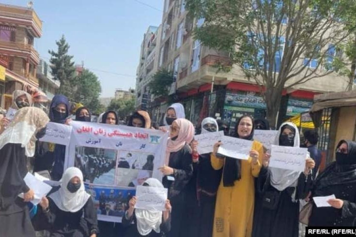 تظاهرات زنان کابل در اعتراض به ممنوعیت آموزش دختران