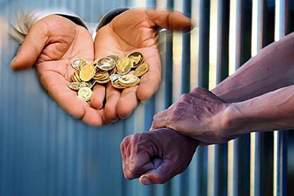 خیر زنجانی ۱۰۰ سکه برای آزادی زندانیان اهدا کرد