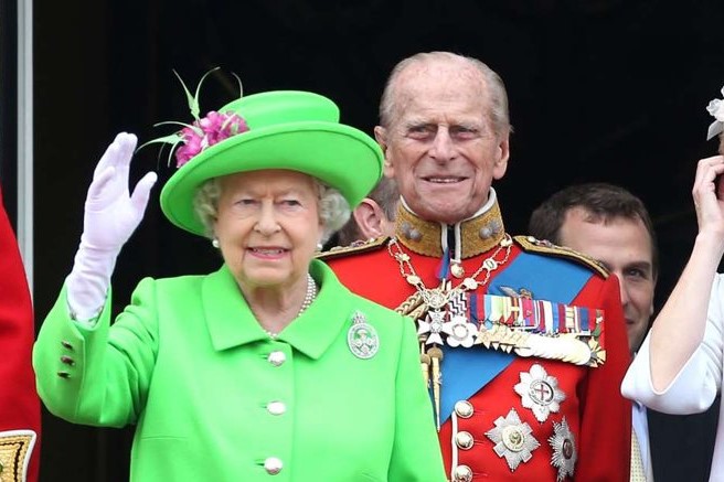 واکنش دوستداران سلطنت بریتانیا به درگذشت همسر ملکه+تصاویر