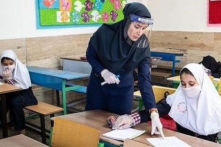 کمیسیون آموزش مجلس زیرِ بار بازگشایی مدارس در مهر ماه نمی‌رود