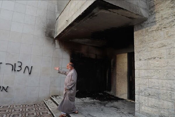 صهیونیست‌ها یک مسجد را در کرانه باختری به آتش کشیدند