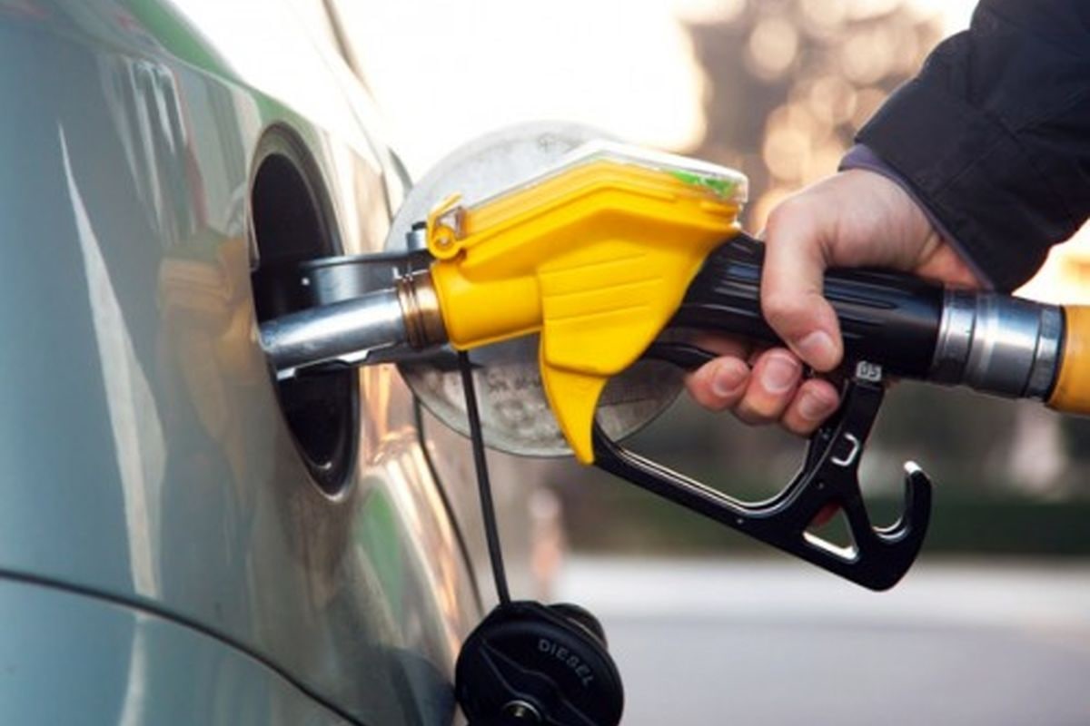 هرگونه طرح اصلاح قیمت بنزین سال آینده تعیین تکلیف خواهد شد