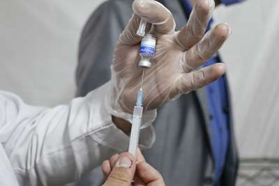 سلامت مردم قم زیرسایه ترس‌های ساختگی از واکسن کرونا