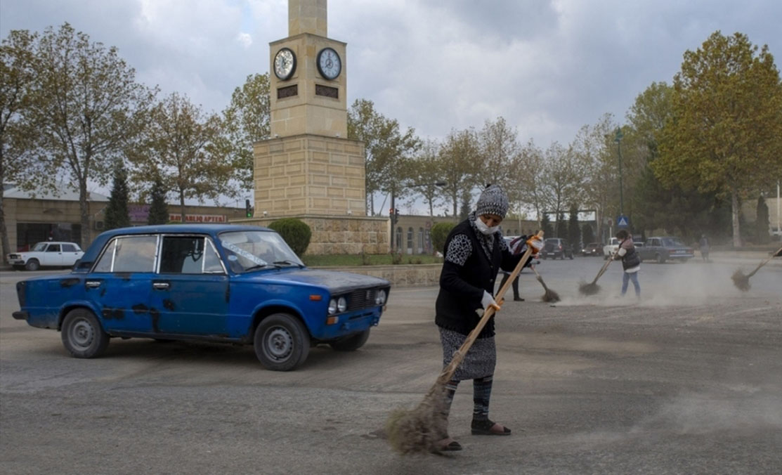 پاکسازی آثار جنگ از چهره شهر ترتر آذربایجان 