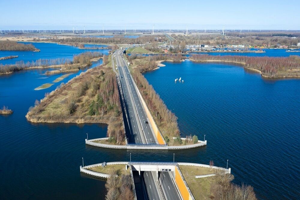 پل آبی خاص در هلند