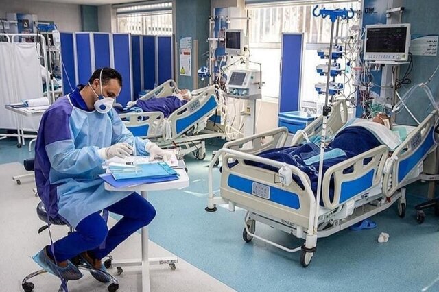 انتقال یکی از مجروحان حادثه حرم مطهر به بیمارستان رضوی