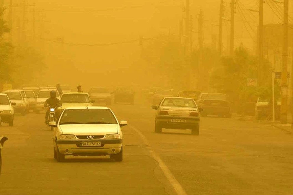 تعطیلی ادارات پنج شهرستان استان خوزستان در پی وقوع گرد و غبار 